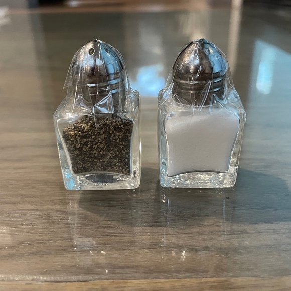 New, Sealed 2-Piece Mini Salt & Pepper Shaker Set - Picture 1 of 7